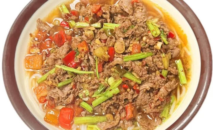 Wild Chili Beef Rice Noodle Soup 野山椒黄牛肉米粉